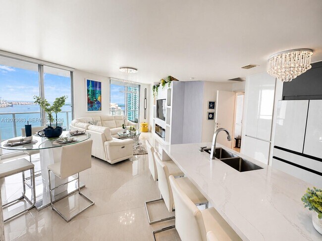 Foto del edificio - 300 S Biscayne Blvd