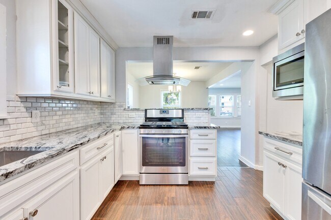 Foto del edificio - 1201 W 40th St