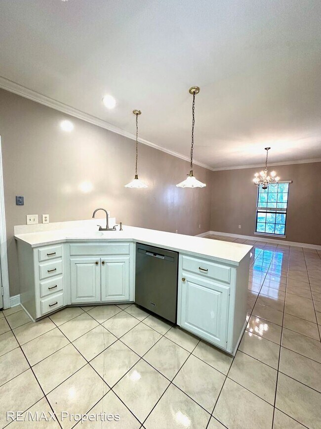 Foto del edificio - 3 br, 2 bath House - 14138 Troy Duplessis ...