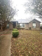 Building Photo - 1600 Weatherstone Dr