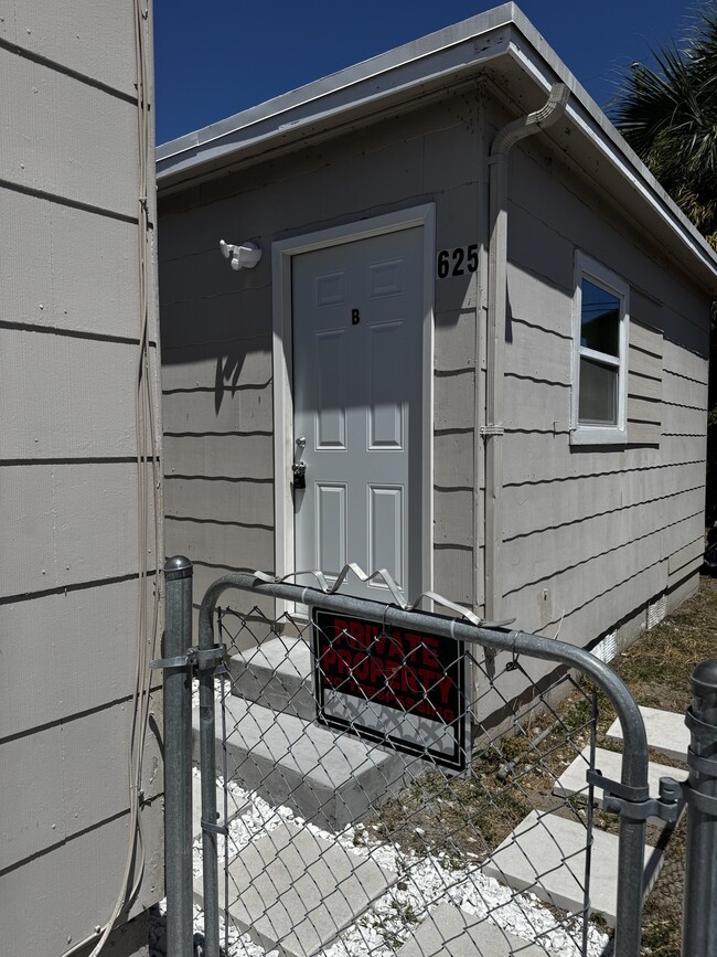 Building Photo - 625 54th St