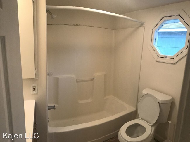 Foto del edificio - 3 br, 1 bath Apartment - 577 Overbrook