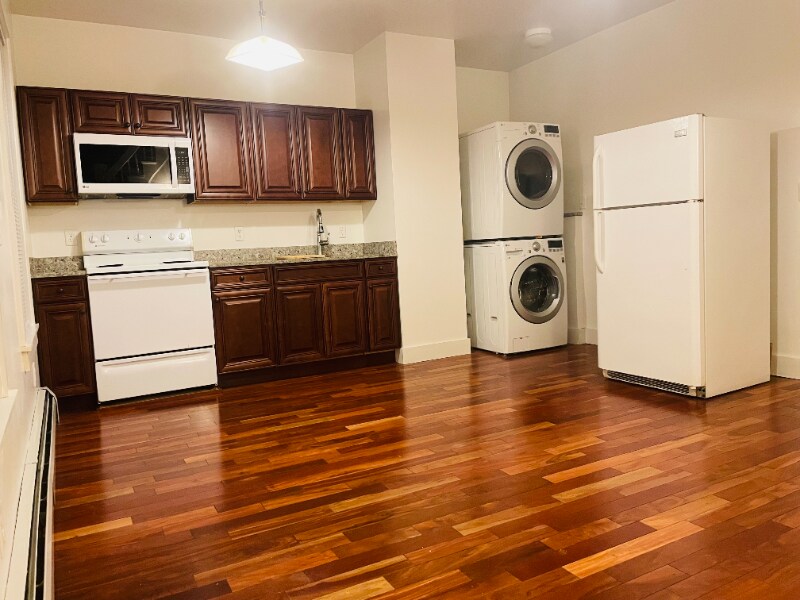 0 Riverside St Unit 2R, Lowell, MA 01854 Room for Rent in Lowell, MA