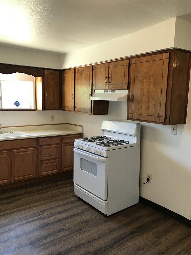 644 Stanislaus St, Parlier, CA 93648 House Rental in Parlier, CA