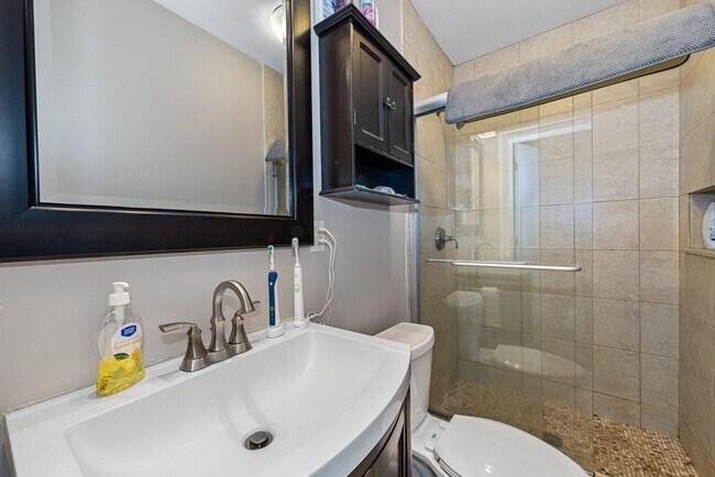 Foto del edificio - Spacious 4 bedroom