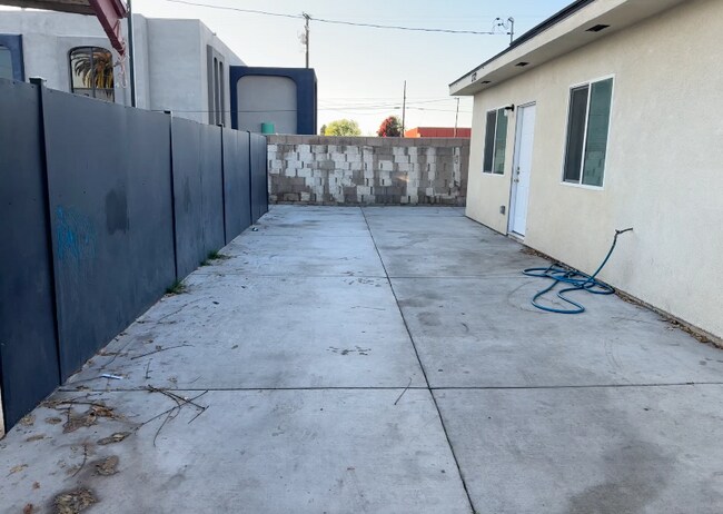 Foto del edificio - 372 W 9th St