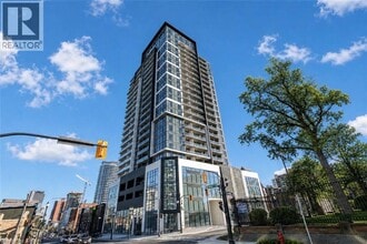Building Photo - 15 Queen St S