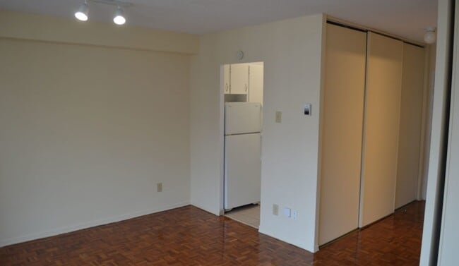 Building Photo - 545 Sherbourne