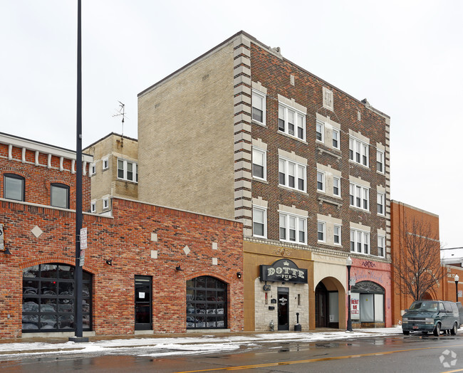 Edinger Building Oak St View - EDINGER APARTMENTS