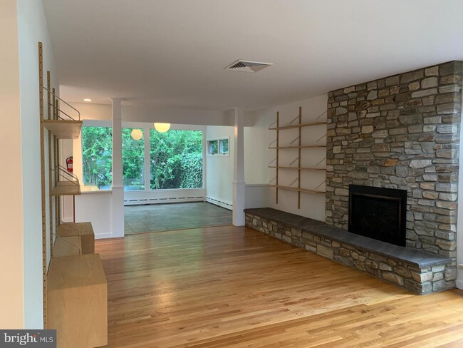 Building Photo - 179 Longview Dr