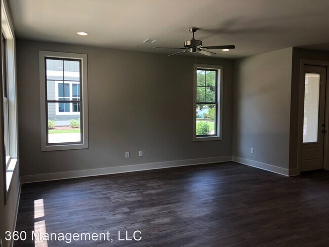 Foto del edificio - 5 br, 5.5 bath House - 566 Harper Avenue