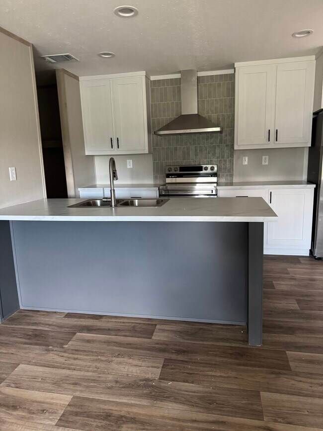 Foto del edificio - Three Oaks Main Home builders. LLC