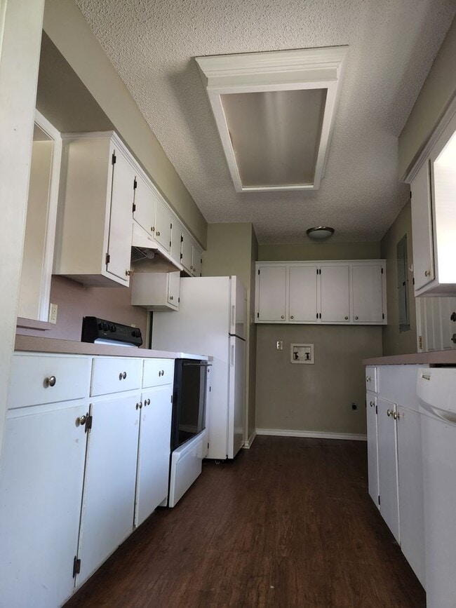 Building Photo - Recently remodeled 3 bedroom, 2 bath brick home