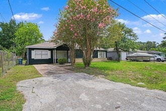 Building Photo - 8433 Woodlyn Rd