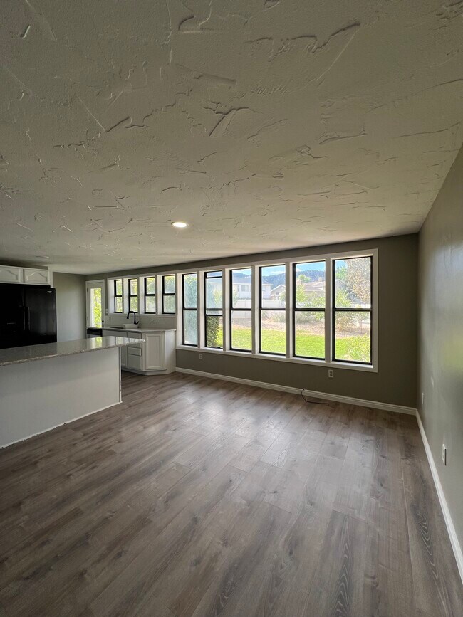 Foto del edificio - 2166 N Wedgewood Ln