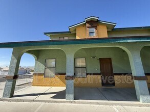 Building Photo - 2665 Cll De Mercado