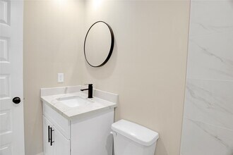 Building Photo - 835 22nd St