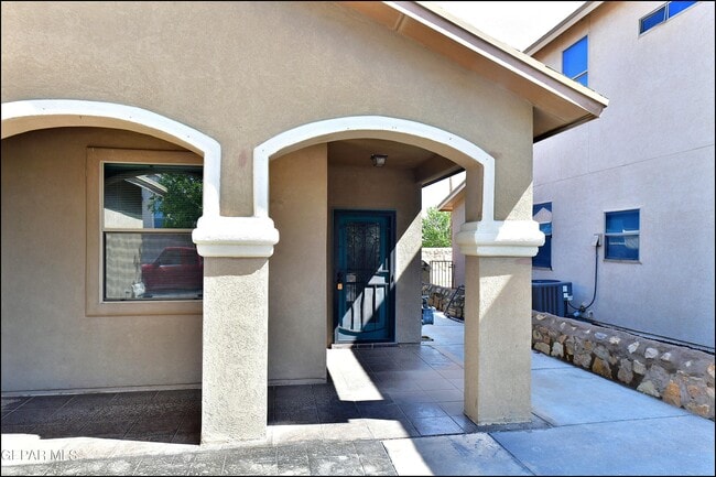 Building Photo - 12569 Wolf Berry Dr