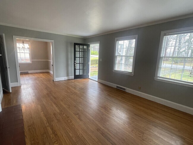 Photo - 911 Cherokee Ln House