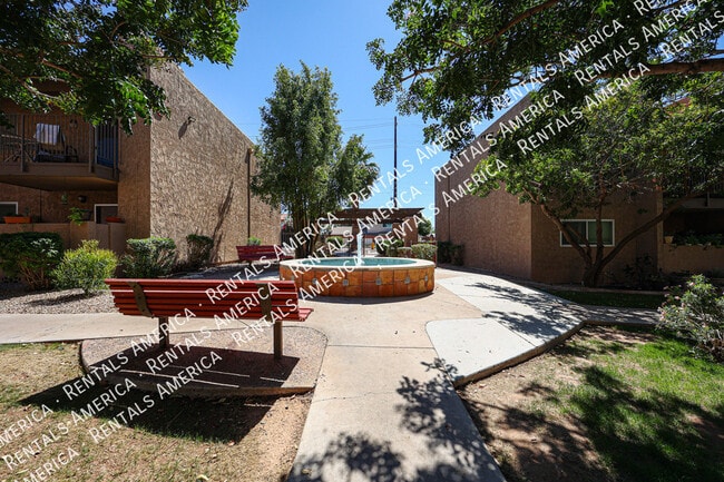 Foto del edificio - 5525 E Thomas Rd