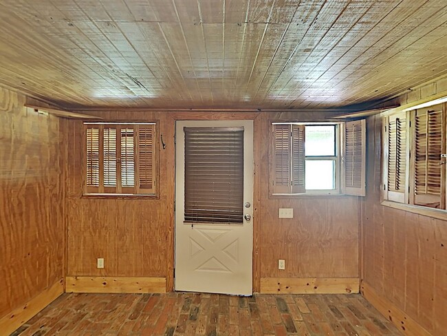 Building Photo - 9779 Chumuckla Springs Rd Jay FL 32565