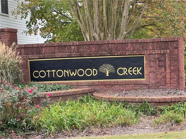 Foto del edificio - 224 Cottonwood Creek Cir
