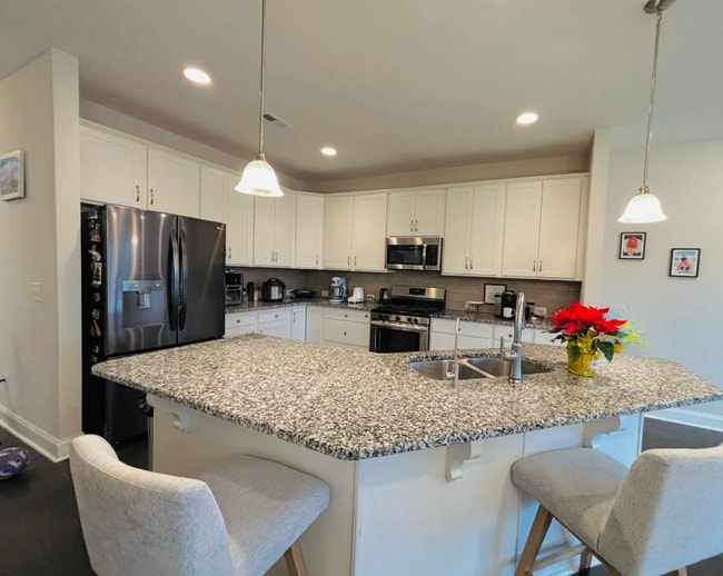 Building Photo - 871 Cherry Grove Dr