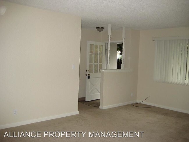 Building Photo - 2 br, 1 bath Apartment - 402 Pheasant Lane