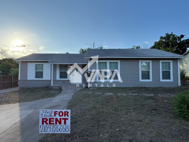 Building Photo - 239 Erskine Pl