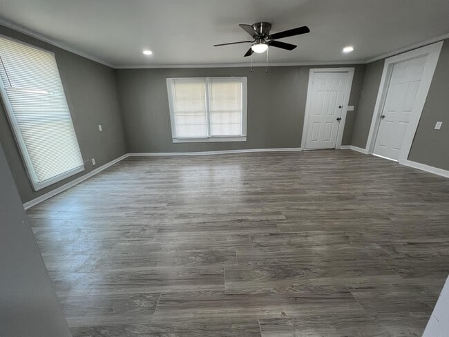 Foto del edificio - 414 E Washington Ave