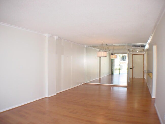 Building Photo - 1 Royal Palm Way