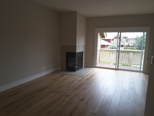 Building Photo - Newly Remodeled Condo Unit - Pet Friendly