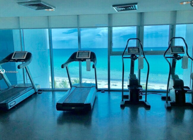 Foto del edificio - 17001 Collins Ave