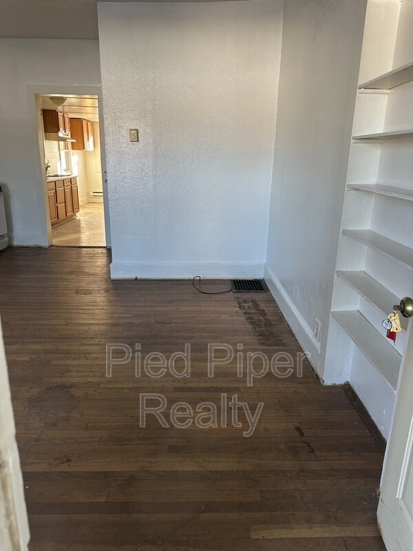 Foto del edificio - 639 W Pleasant St