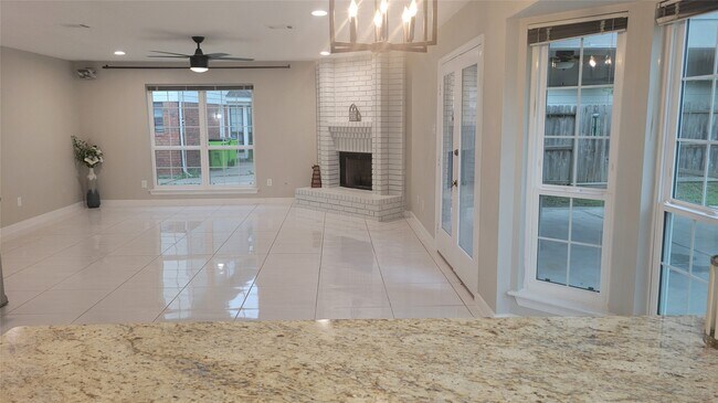 Foto del edificio - 16911 Elmwood Glen Ct