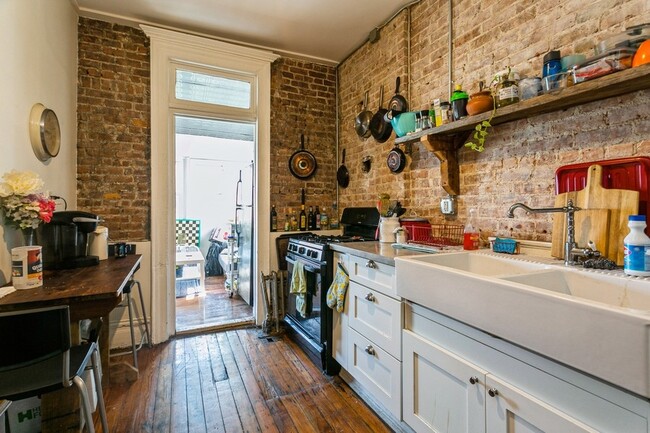 Foto del edificio - 943 E 156th St