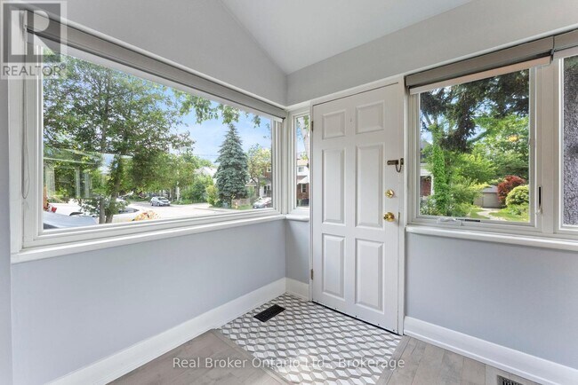Building Photo - 116 Symons St