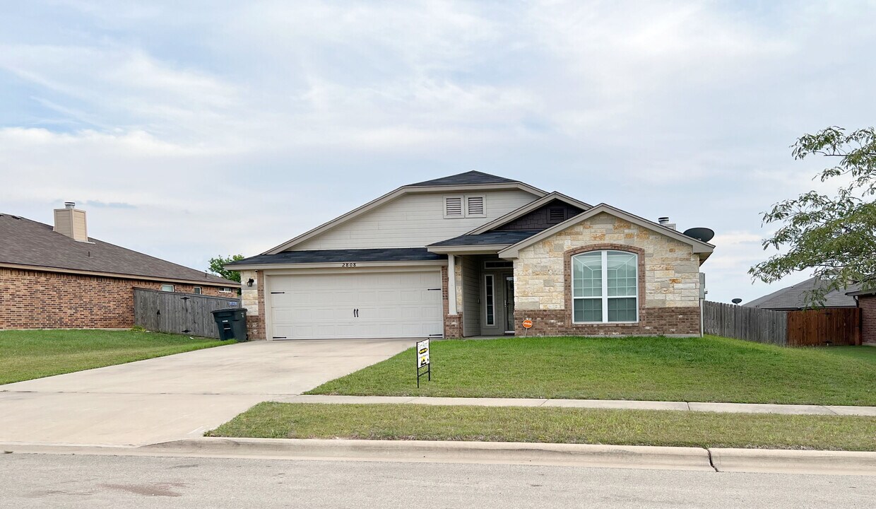 Foto principal - 2808 Tarrant County Dr