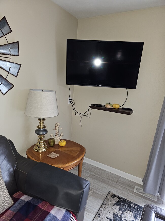 Building Photo - 918 12th St