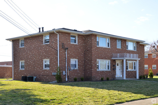 Building Photo - 4740-4760 Holiday Dr