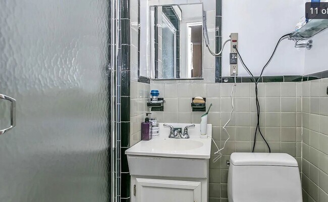 Foto del edificio - 124-16 84th Rd