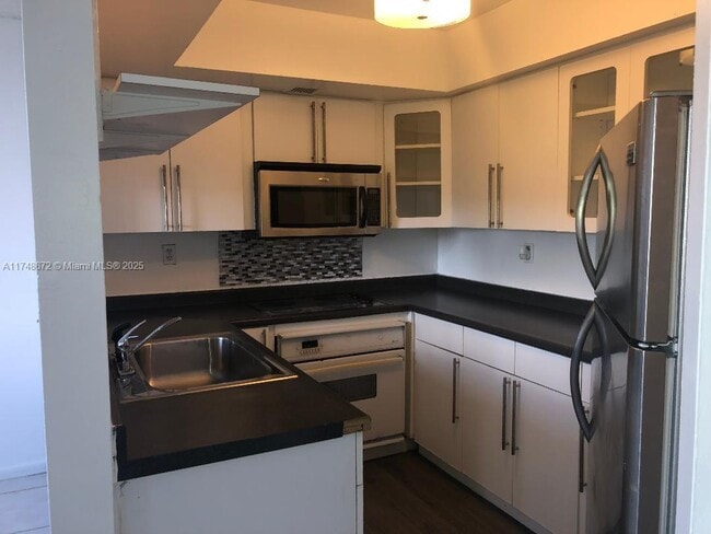 Building Photo - 8205 SW 152nd Ave