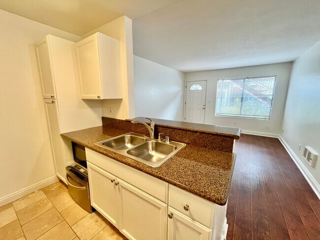 Building Photo - Updated 1bd/1bth Normal Heights Apartment ...