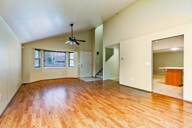 Foto del edificio - Shy 1/2 acre lot, Offers R/V Parking & 2 O...