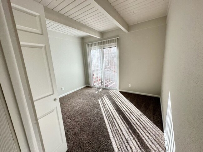 Building Photo - 425 E Fountain Pl