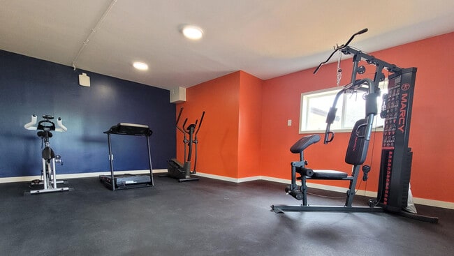 Building Photo - Broad View