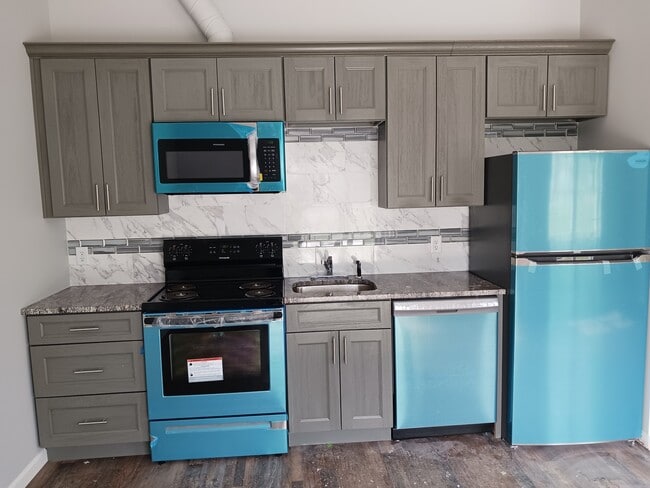 Building Photo - 442 Main St