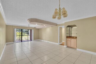 Building Photo - 350 Racquet Club Rd