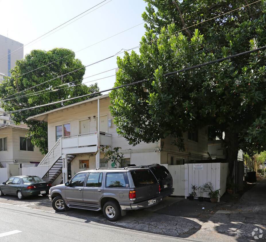 Building Photo - 2451 Cleghorn St