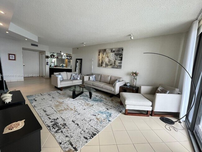 Foto del edificio - 4000 Island Blvd